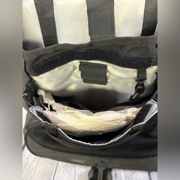 Kensington Saddle Pro Khaki Green Laptop Convertible Backpack Messenger Bag - Picture 8 of 15